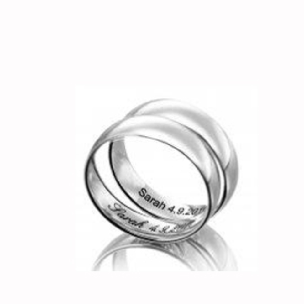 Alianzas de boda personalizadas vistas desde varios ángulos