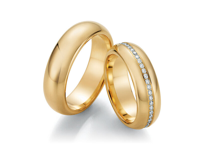Alianzas de boda de oro amarillo con diamantes