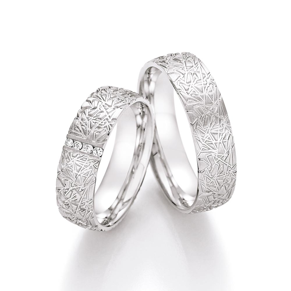 Alianzas de boda de plata con diamantes y acabado texturizado