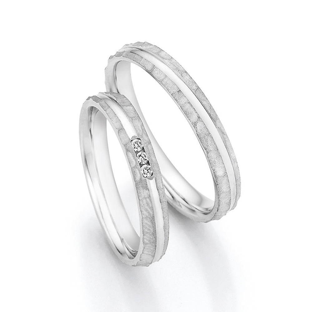 Alianzas de boda de plata con diamantes